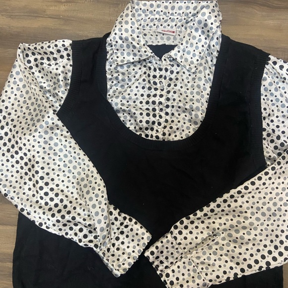 Midtown Retro Polkadot Top - Picture 4 of 5